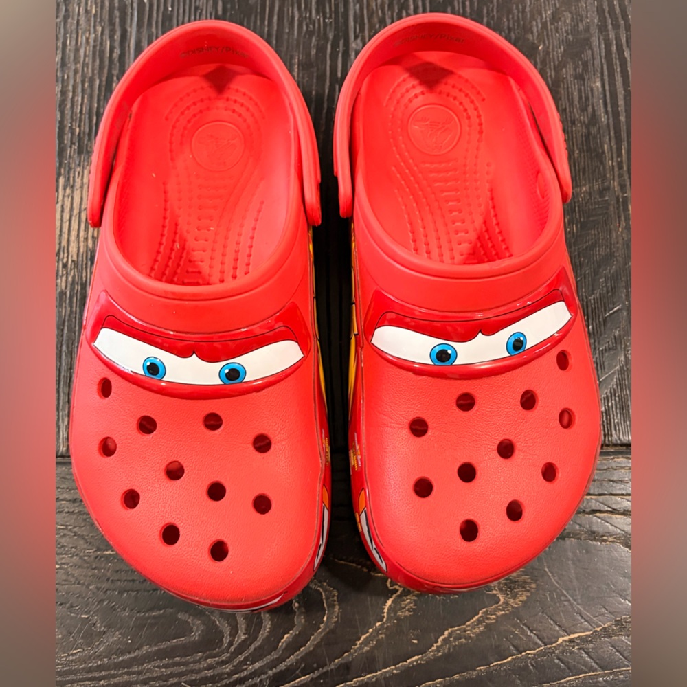 Kids Sz 6/8 lightning McQueen Crocs Like New
